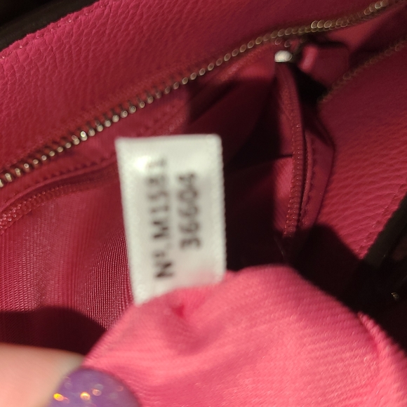 Authentic coach over shoulder - Picture 6 of 6